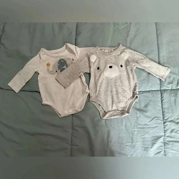 First Impressions Bundle of two onsie Size Newborn - Picture 2 of 9